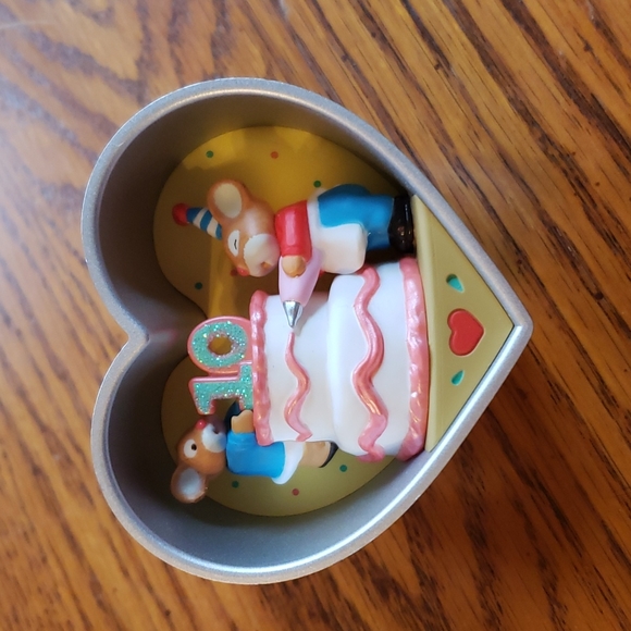 Hallmark Ornament Ten Lords A-Leaping 1993 NRFB – Doll Peddlar